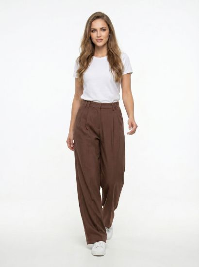 صورة Chic chocolate pants